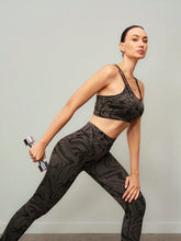 Seamless Full-Print Round Neck Criss-Cross Back Sport Bra and Elastic Waist Pants Sports Set