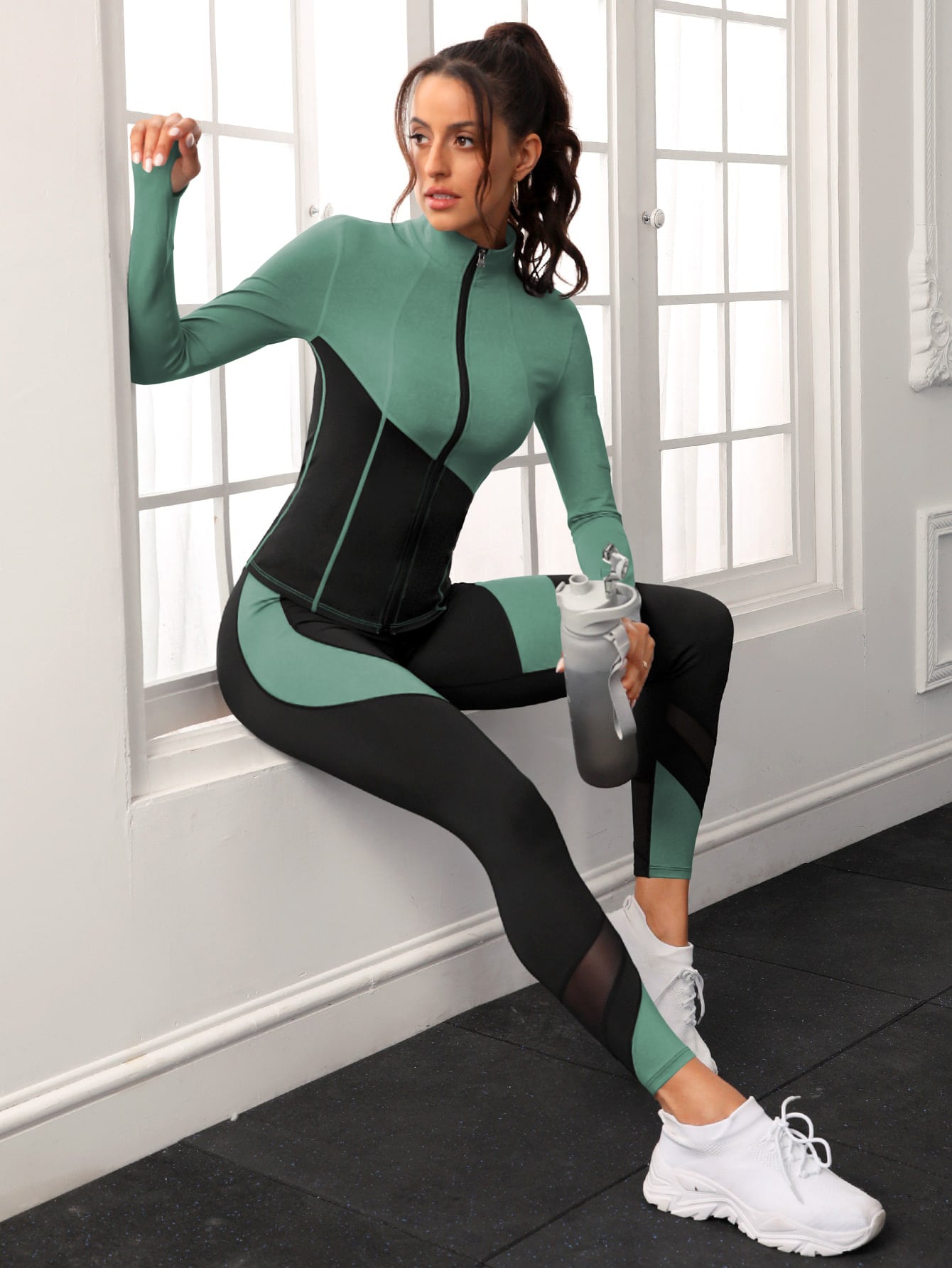 Two Tone Thumbholes Top-Stitching Sports Set