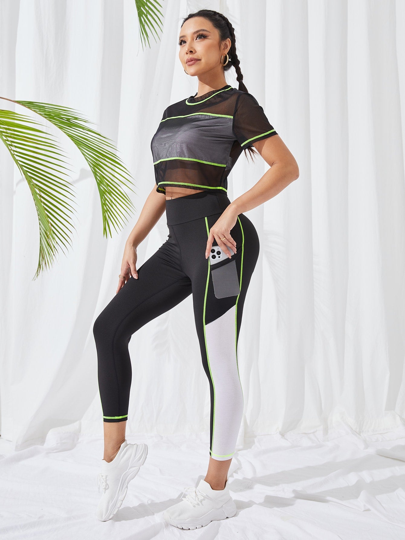 Colorblock Contrast Binding Sports With Phone Pocket Workout Set