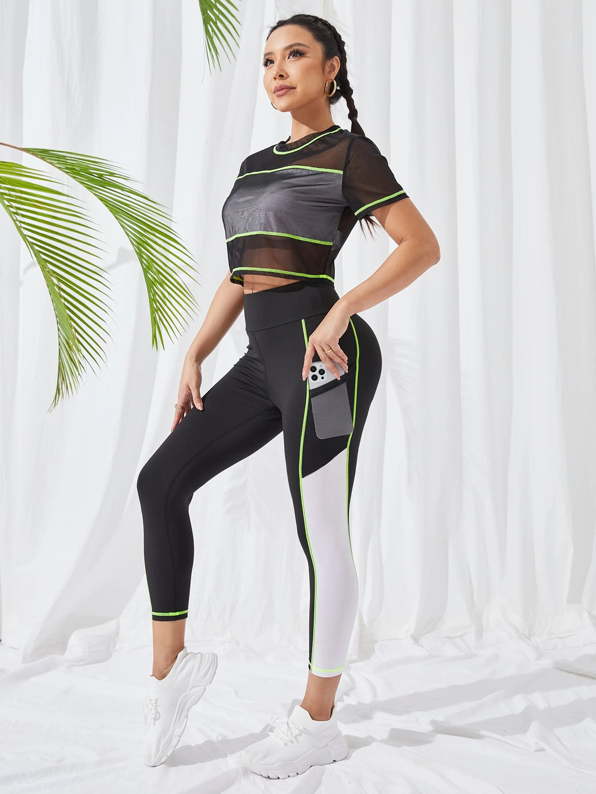 Colorblock Contrast Binding Sports With Phone Pocket Workout Set