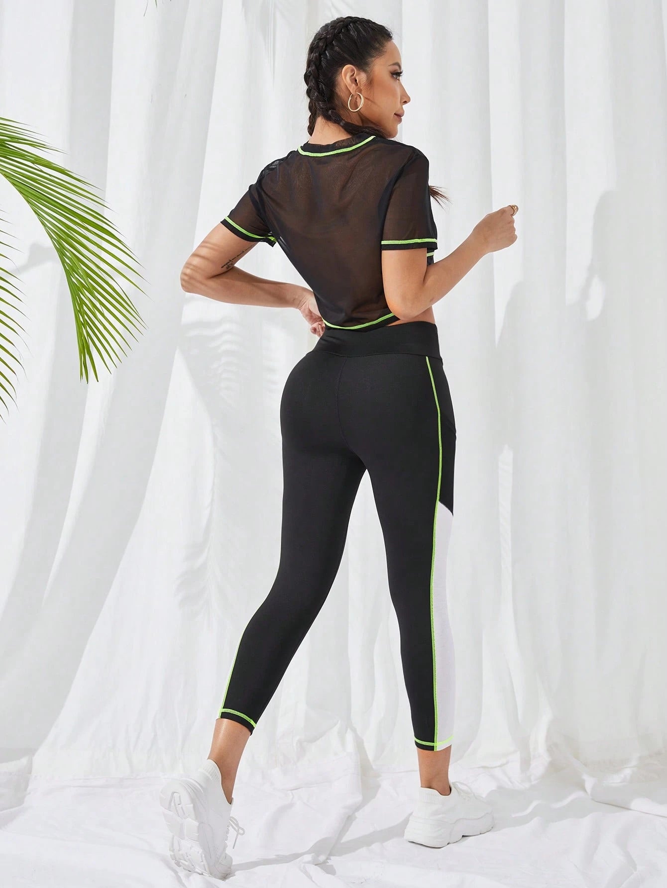 Colorblock Contrast Binding Sports With Phone Pocket Workout Set