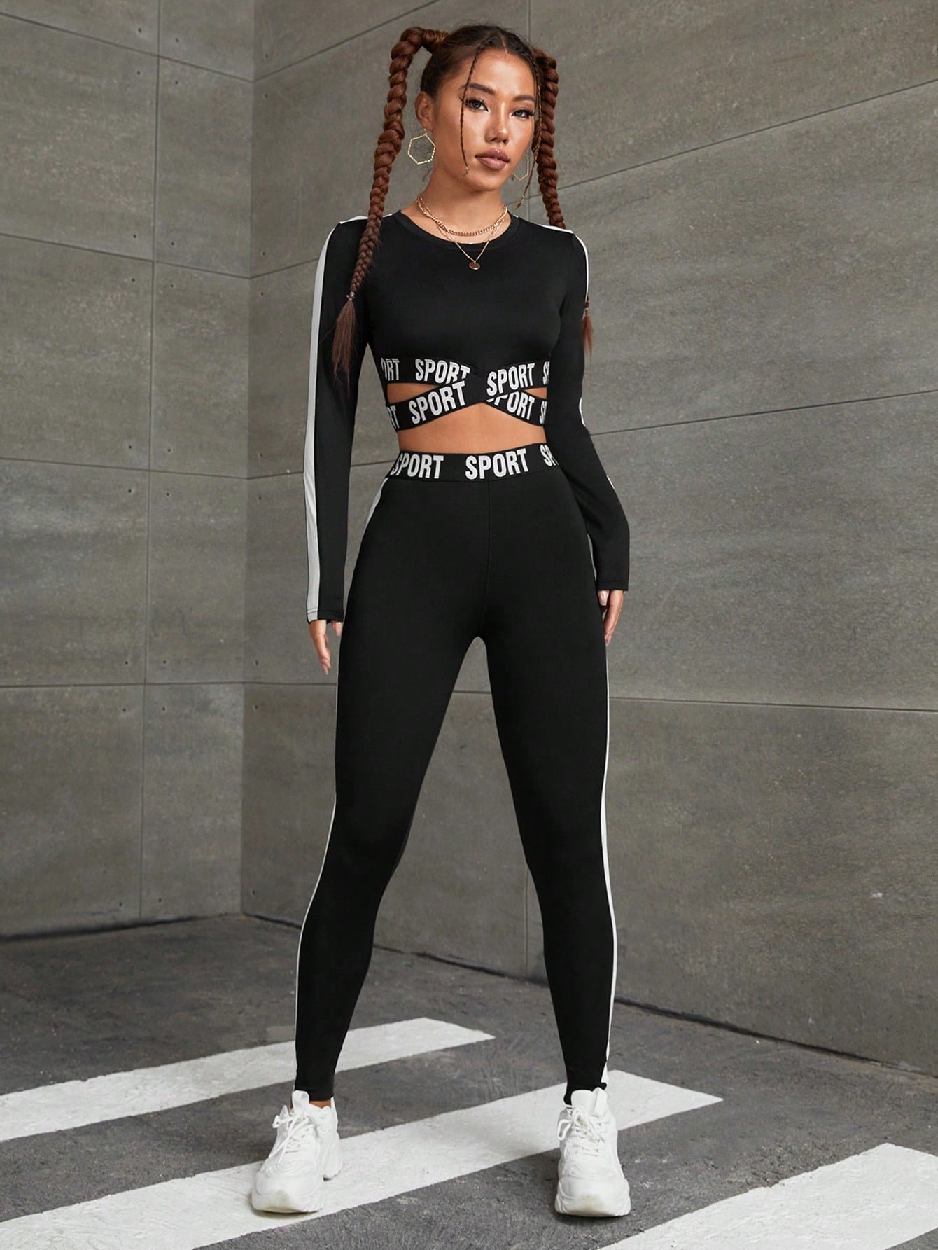 Letter Graphic Contrast Side & Crisscross Cut Out Sports Set