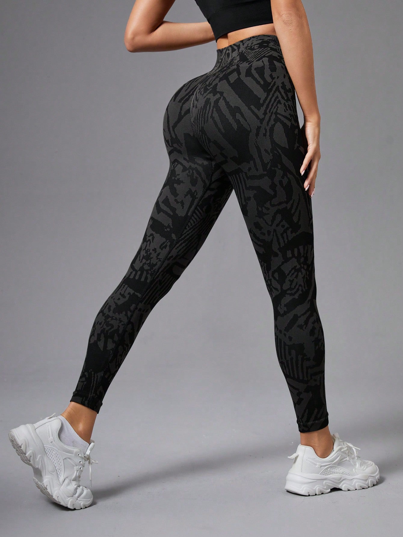 Simple High Elasticity Seamless Sports Leggings