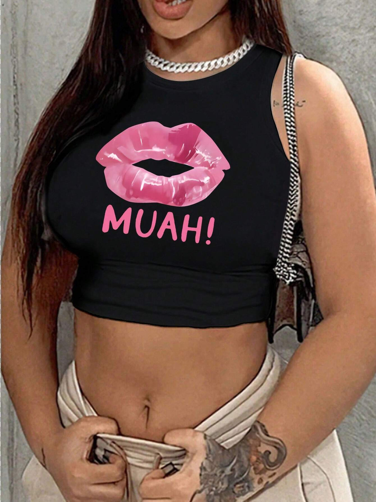 Short Lip Printed Tank Top