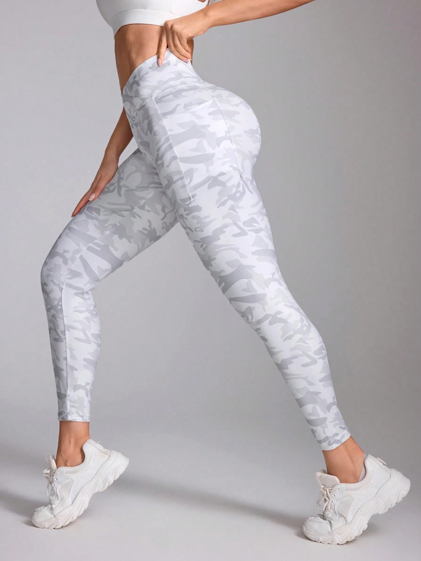 Camouflage High-Waisted Sports Leggings With Side Pockets