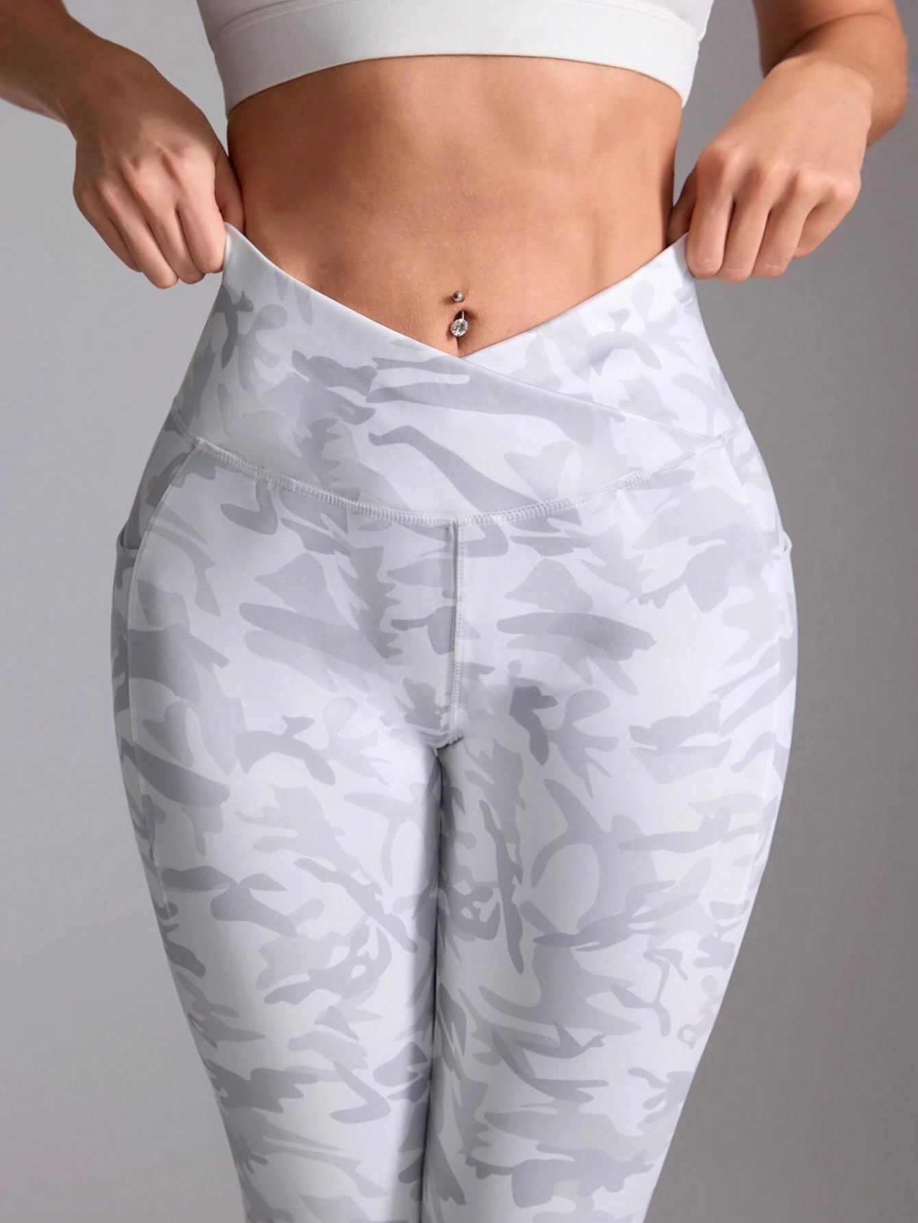 Camouflage High-Waisted Sports Leggings With Side Pockets