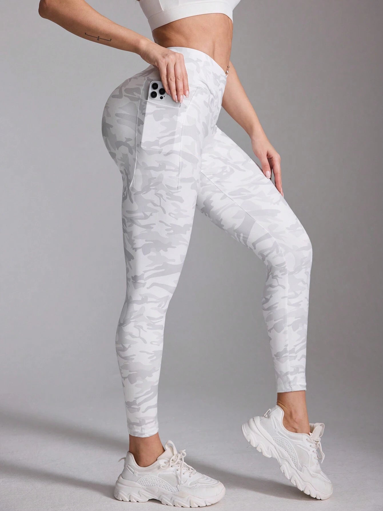 Camouflage High-Waisted Sports Leggings With Side Pockets