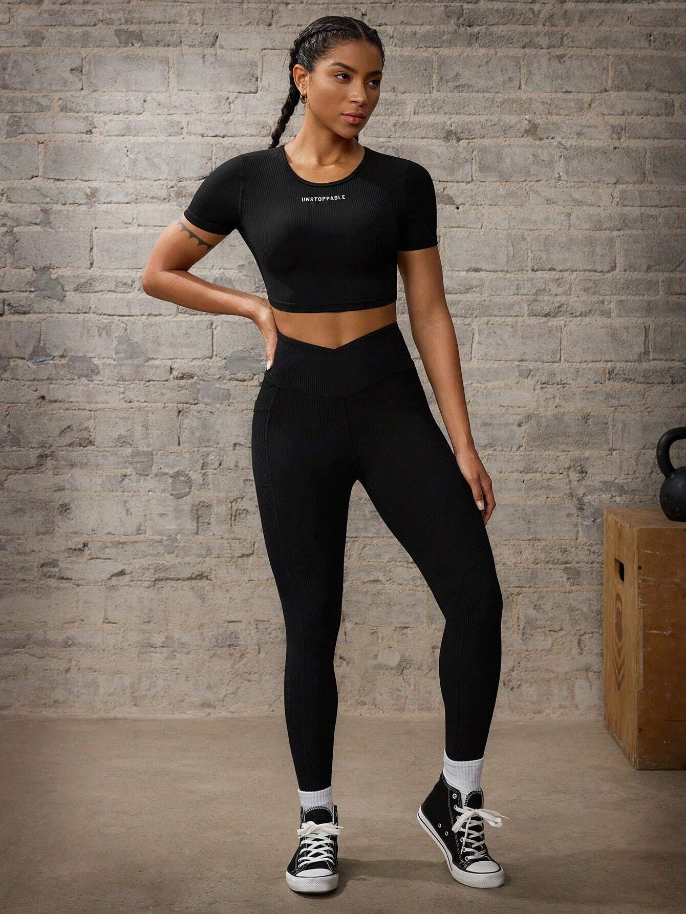 Letter Print Crew Neck Short Sleeve T-Shirt And Leggings Activewear Set