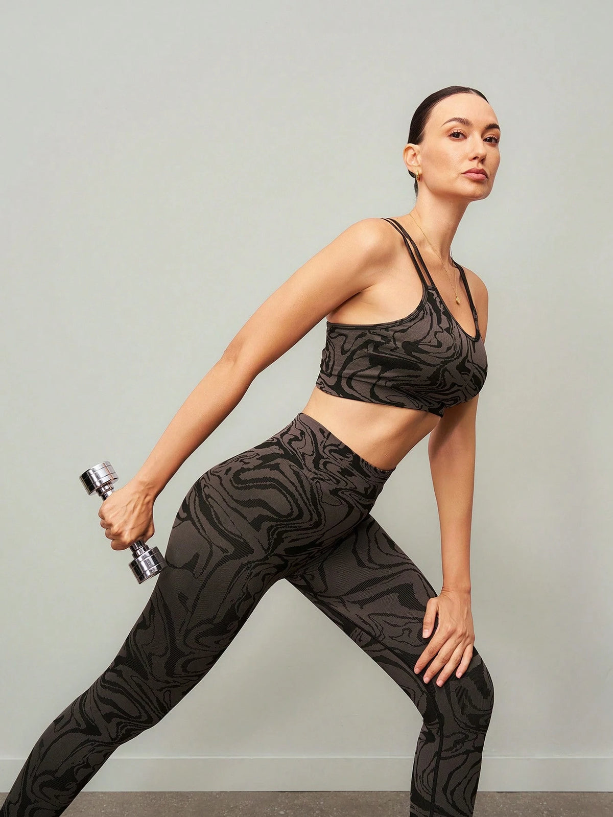 Seamless Full-Print Round Neck Criss-Cross Back Sport Bra and Elastic Waist Pants Sports Set