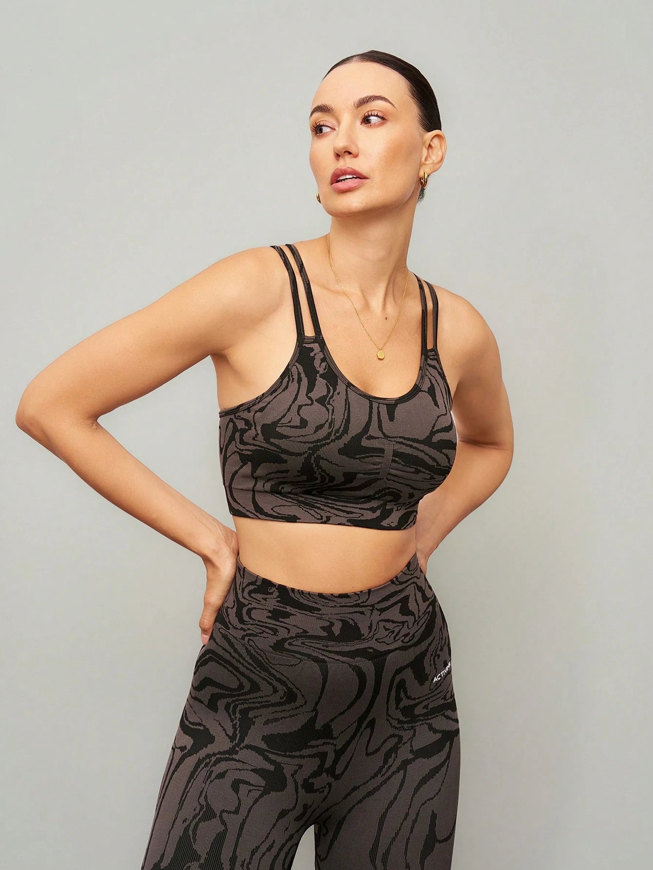 Seamless Full-Print Round Neck Criss-Cross Back Sport Bra and Elastic Waist Pants Sports Set