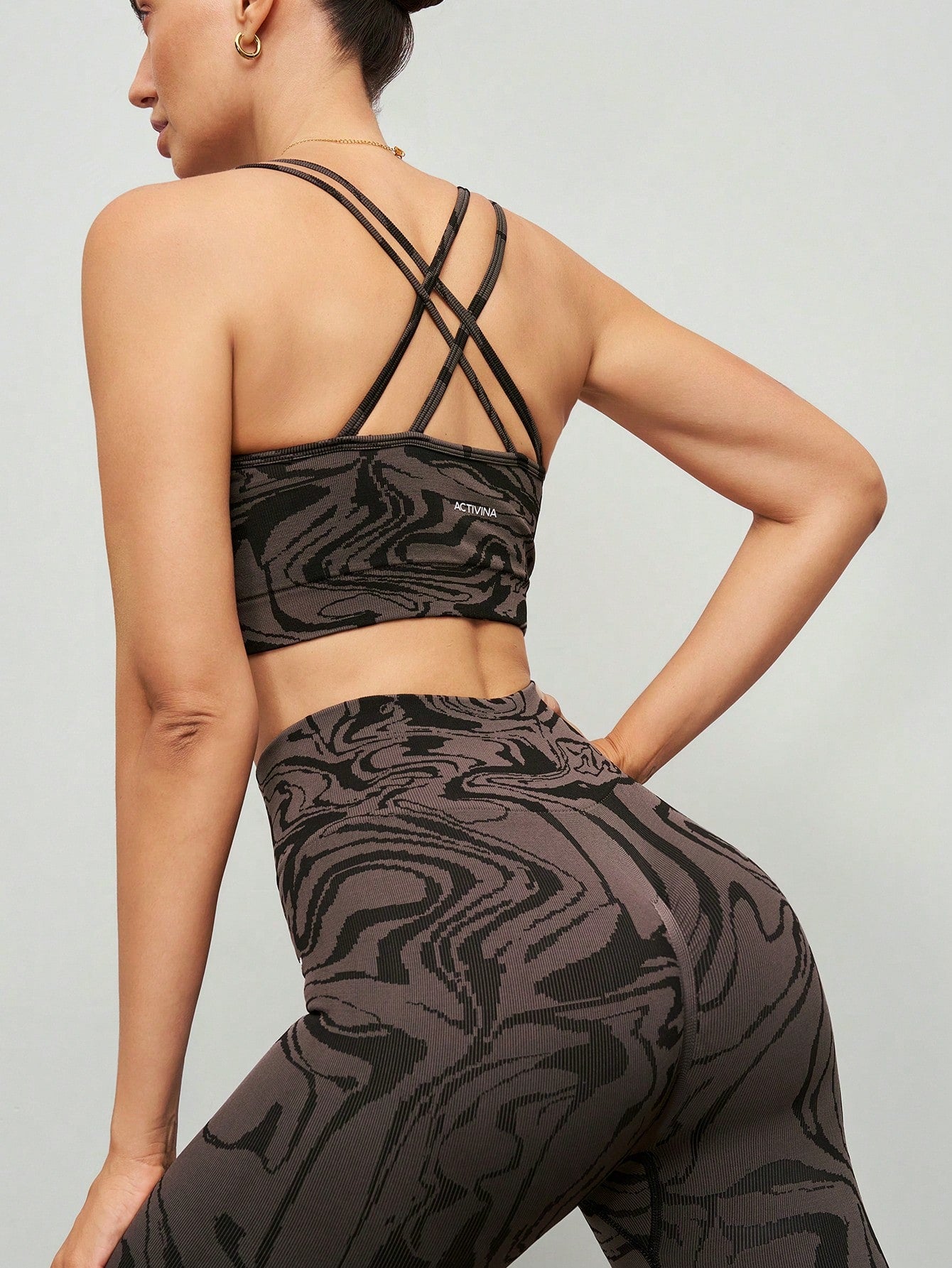 Seamless Full-Print Round Neck Criss-Cross Back Sport Bra and Elastic Waist Pants Sports Set