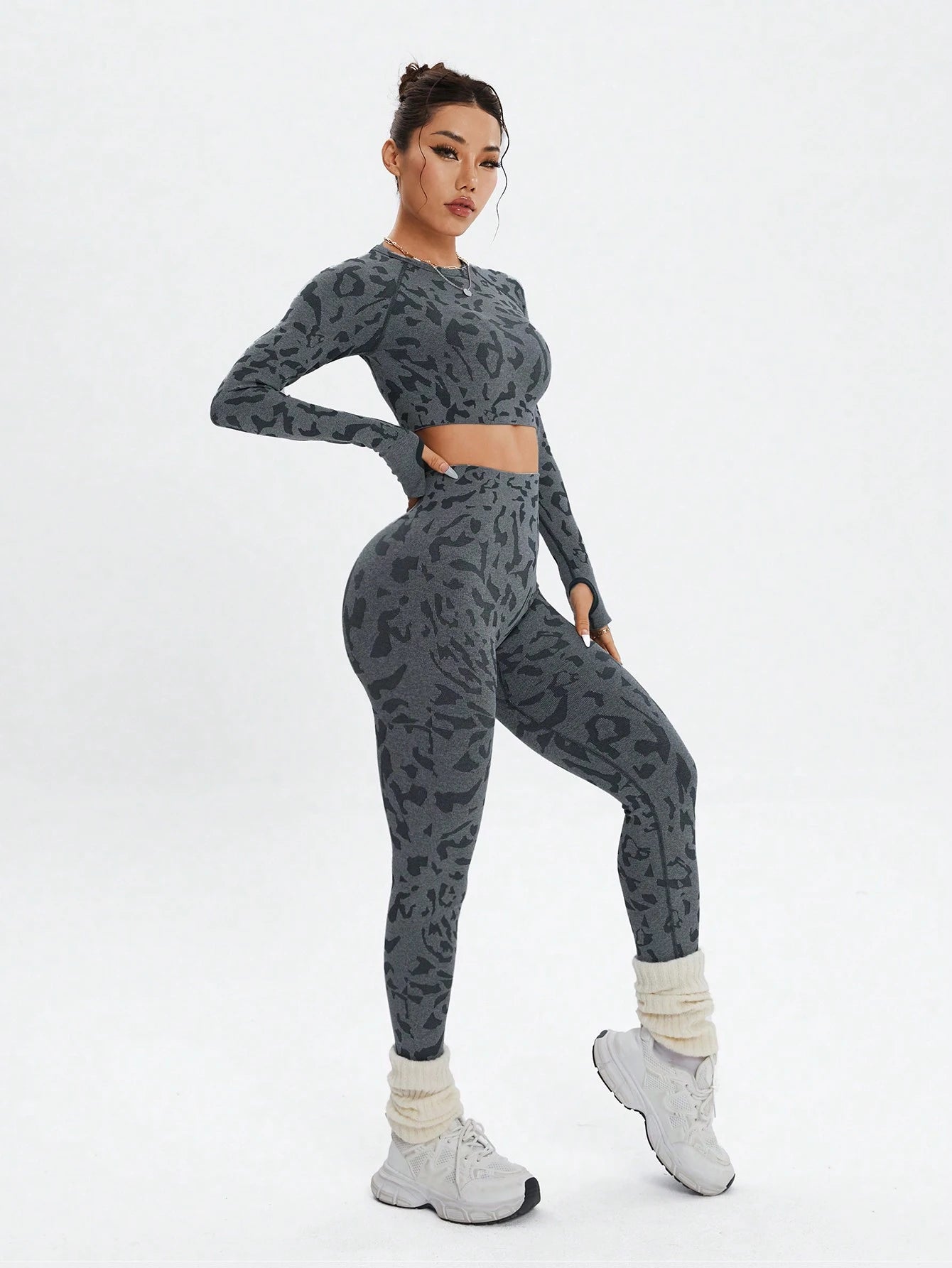Seamless  Solid Color Backless Long Sleeve Top & Form-Fitting Pants Workout Set