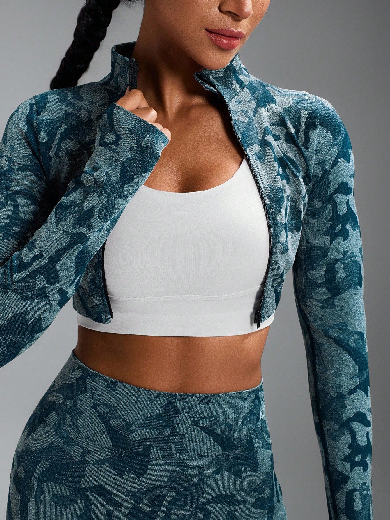 Elastic Seamless Front Zipper Cropped Top And Leggings Sports Set