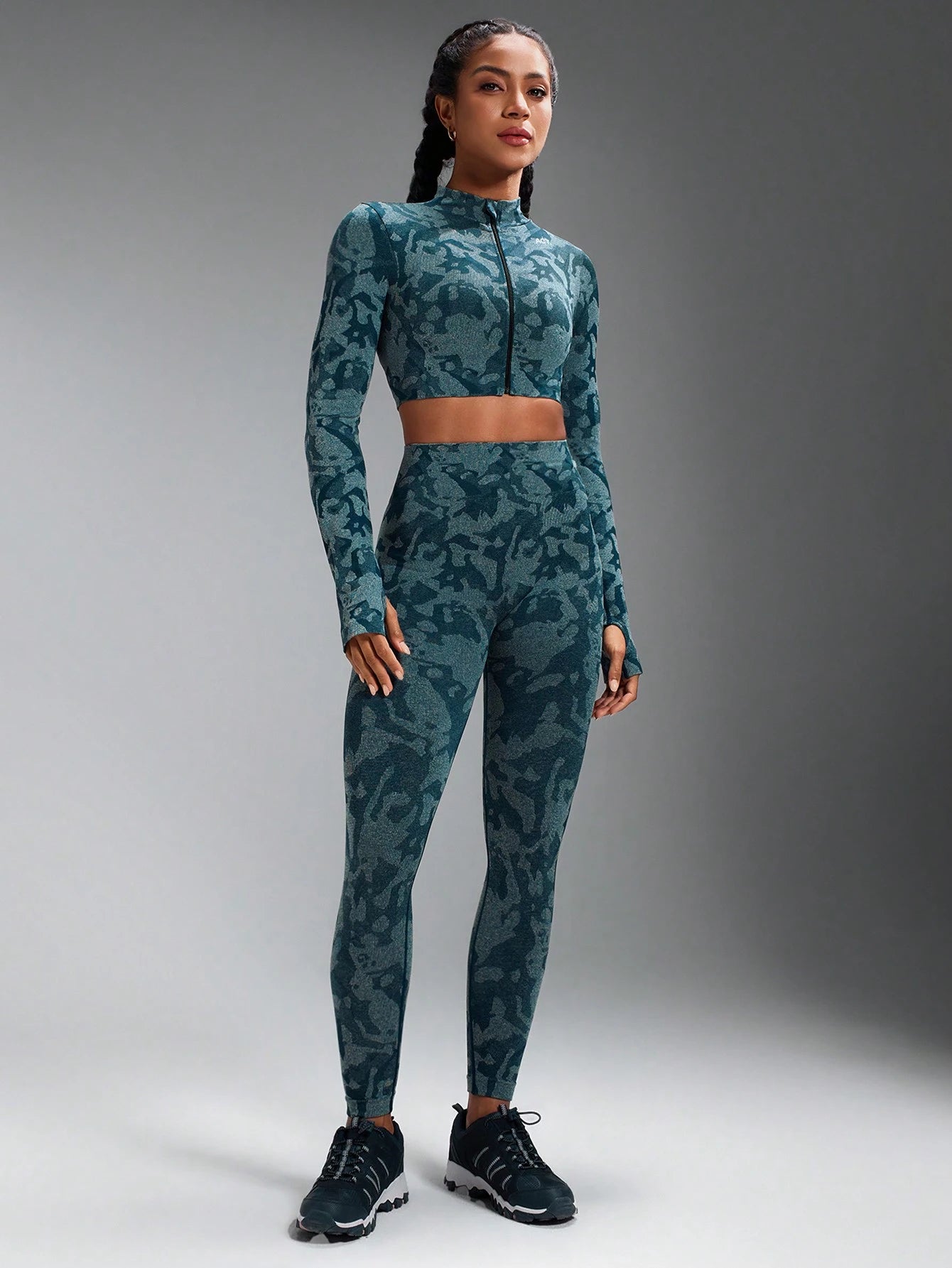 Elastic Seamless Front Zipper Cropped Top And Leggings Sports Set