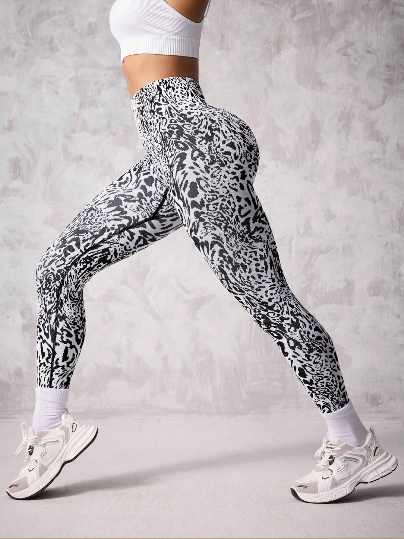 Seamless Leopard Multi-Color Jacquard Pattern Legging