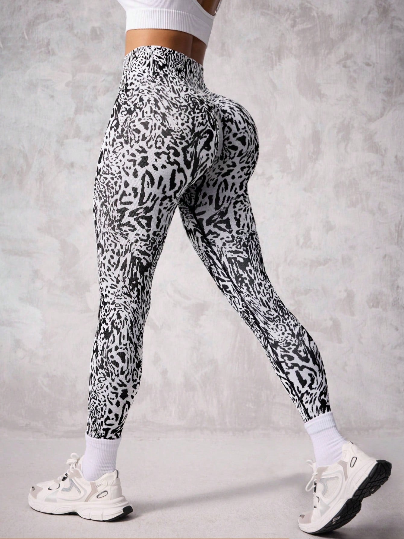 Seamless Leopard Multi-Color Jacquard Pattern Legging