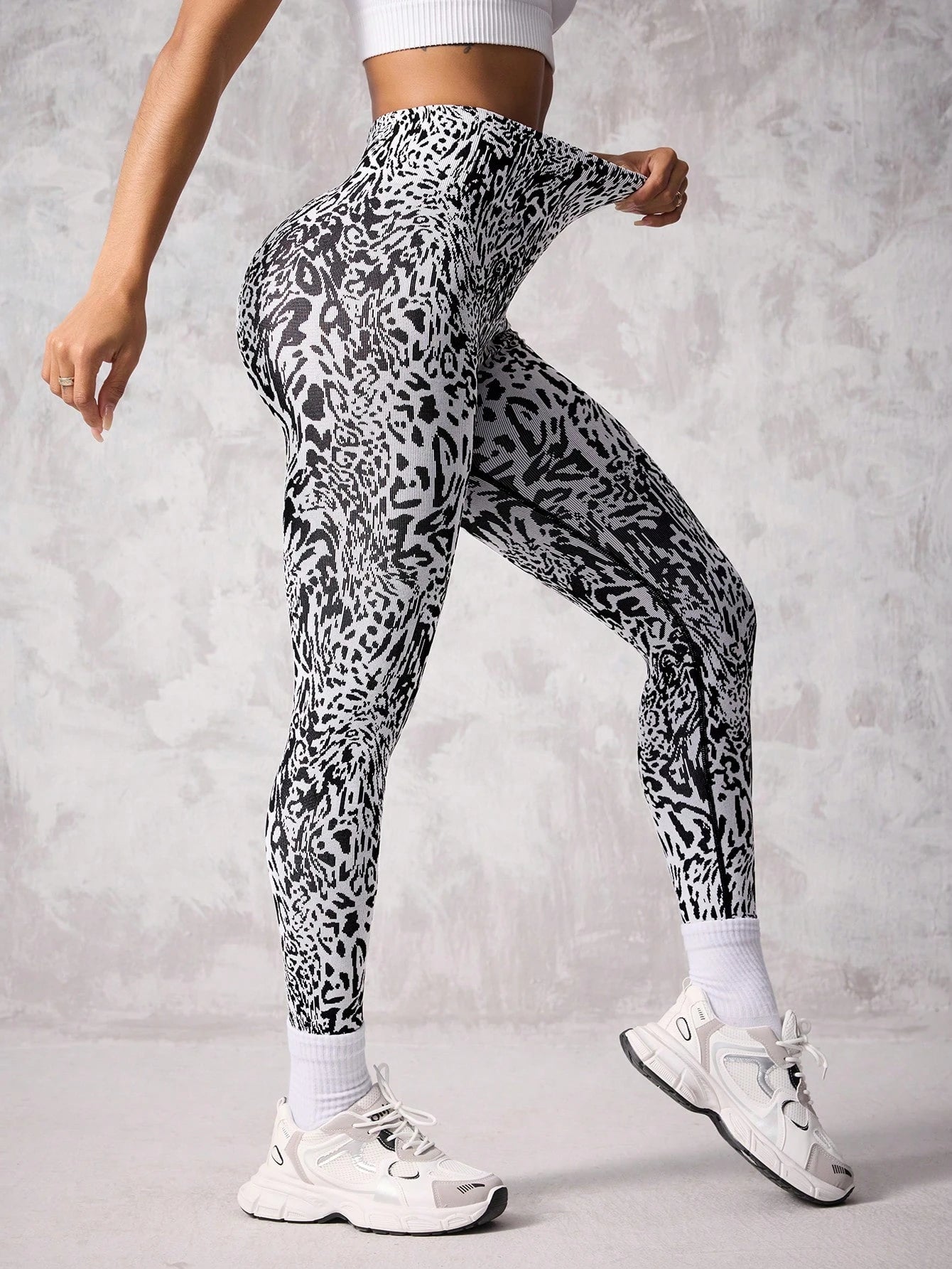 Seamless Leopard Multi-Color Jacquard Pattern Legging