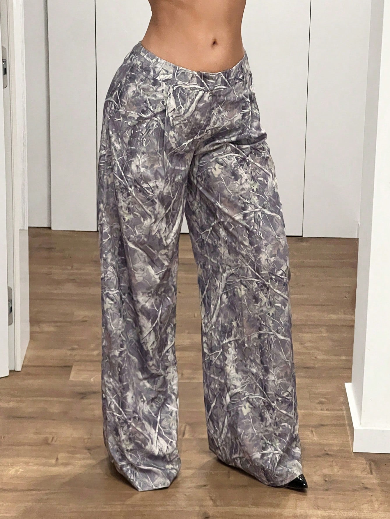 Low-Waist All-Over Tree Branch Print Wide Leg Pants