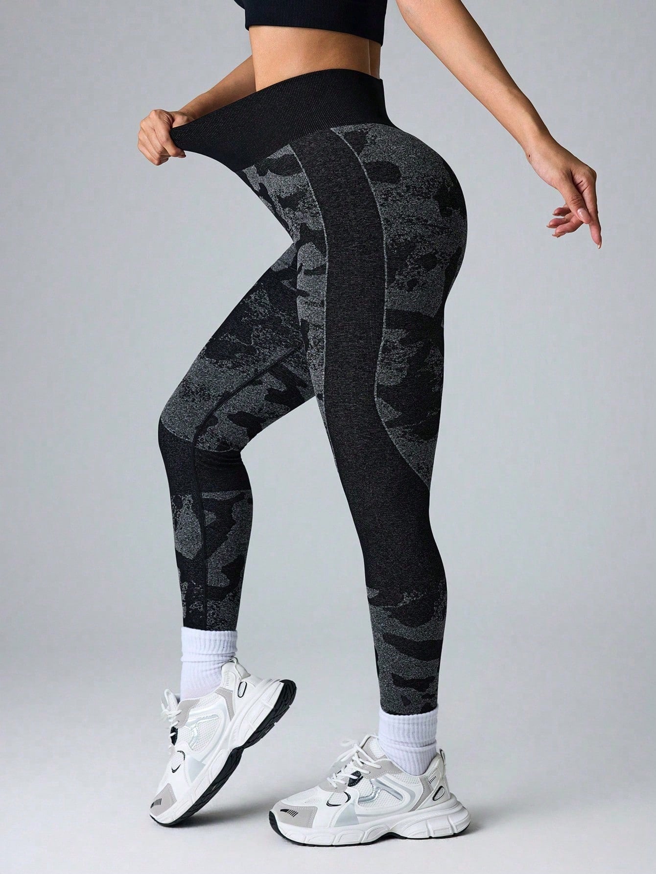 High-Waisted Slim-Fit Sports Leggings
