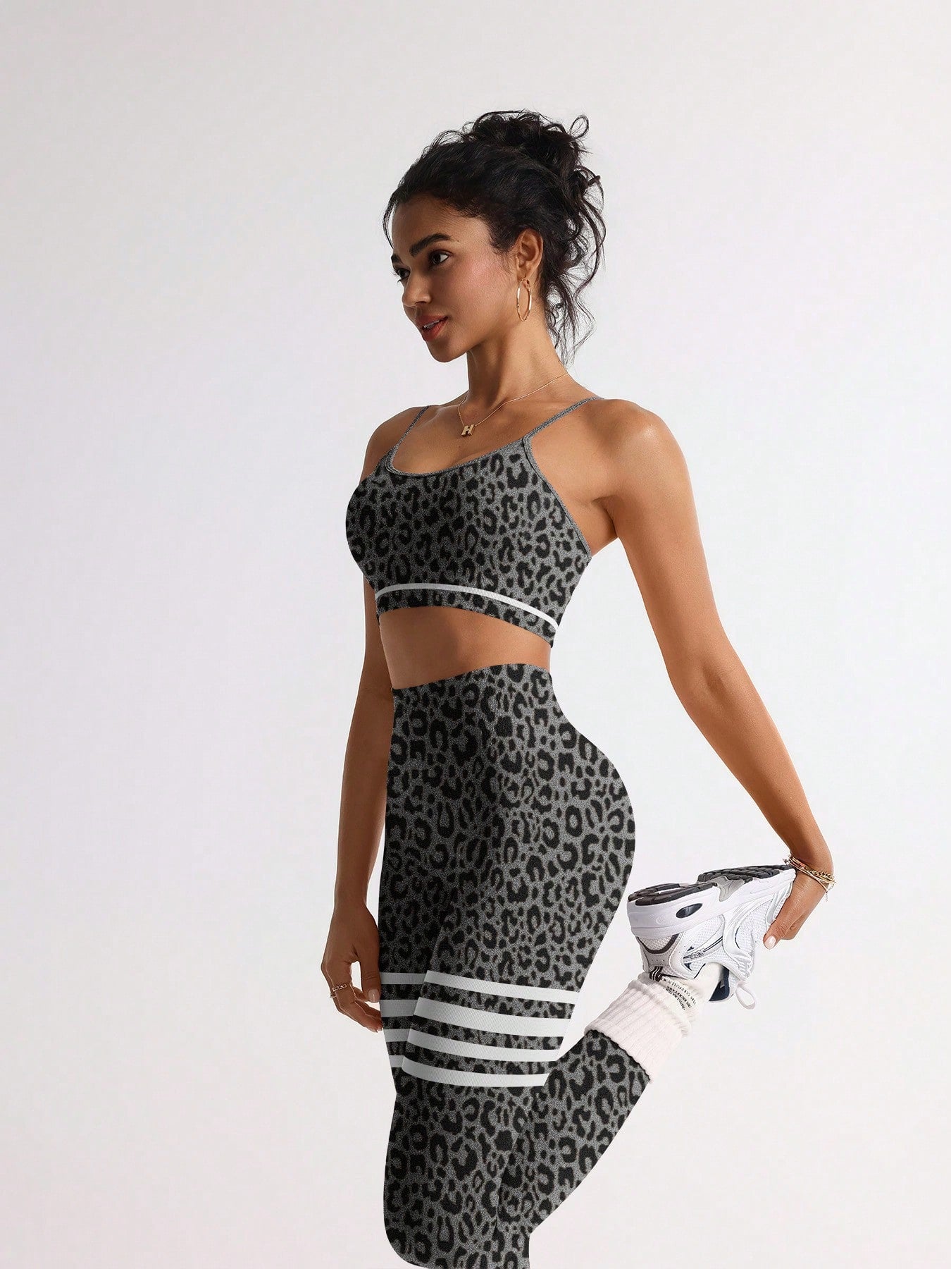Seamless Knitted High Elastic Sports Leopard Pattern Bra And Pants Set