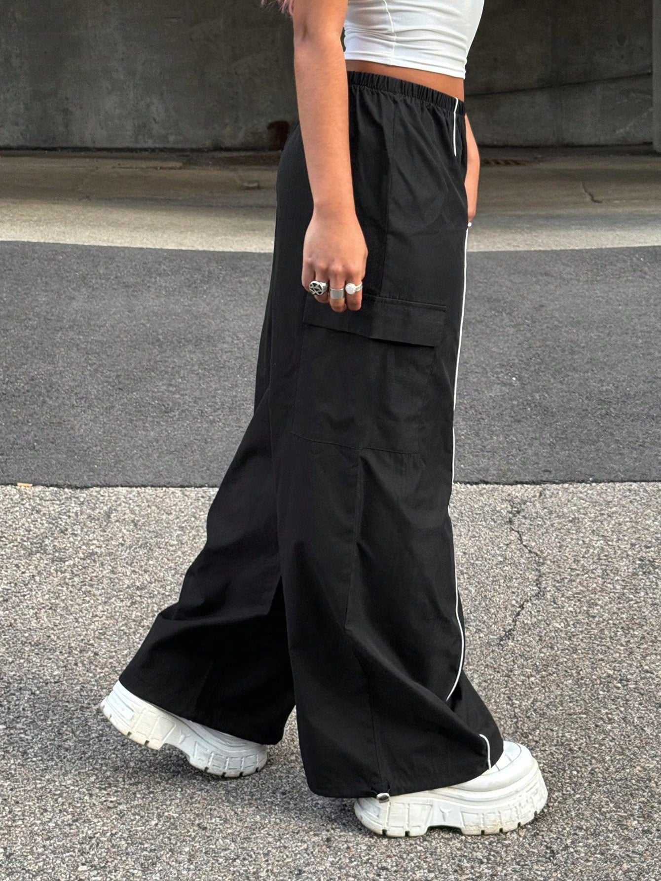 Elastic Waist Contrast Trim Wide Leg Cargo Pants